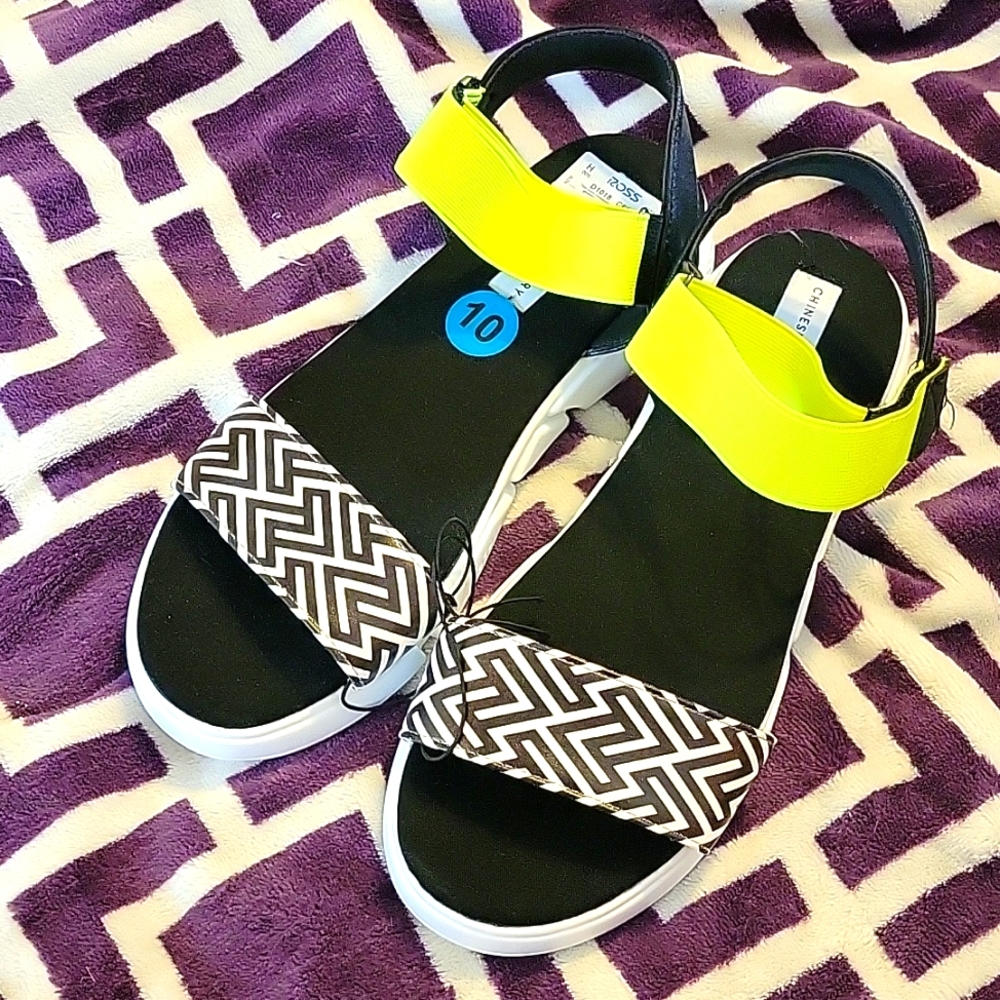 NWT Chinese Laundry Sandals 10 Womens